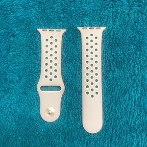 Nike Apple Watch Sport Band in Platinum/White
